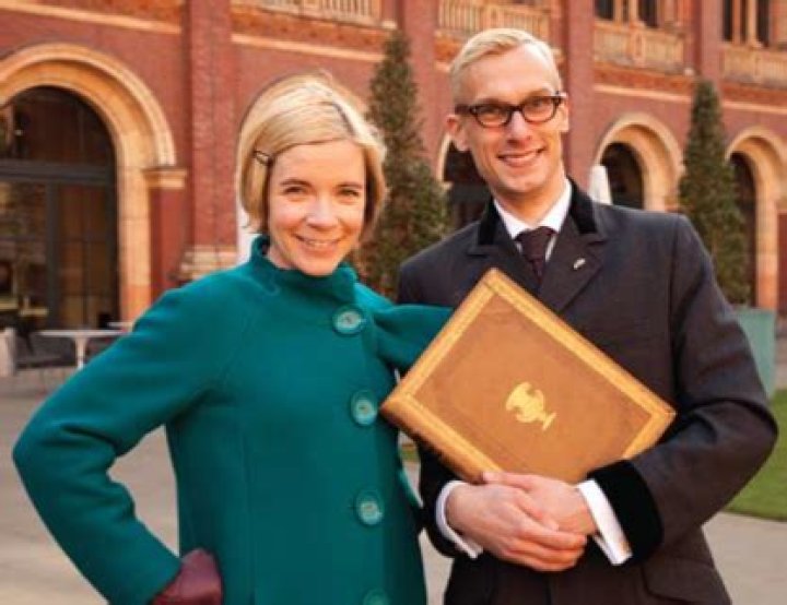 Is lucy worsley still married?