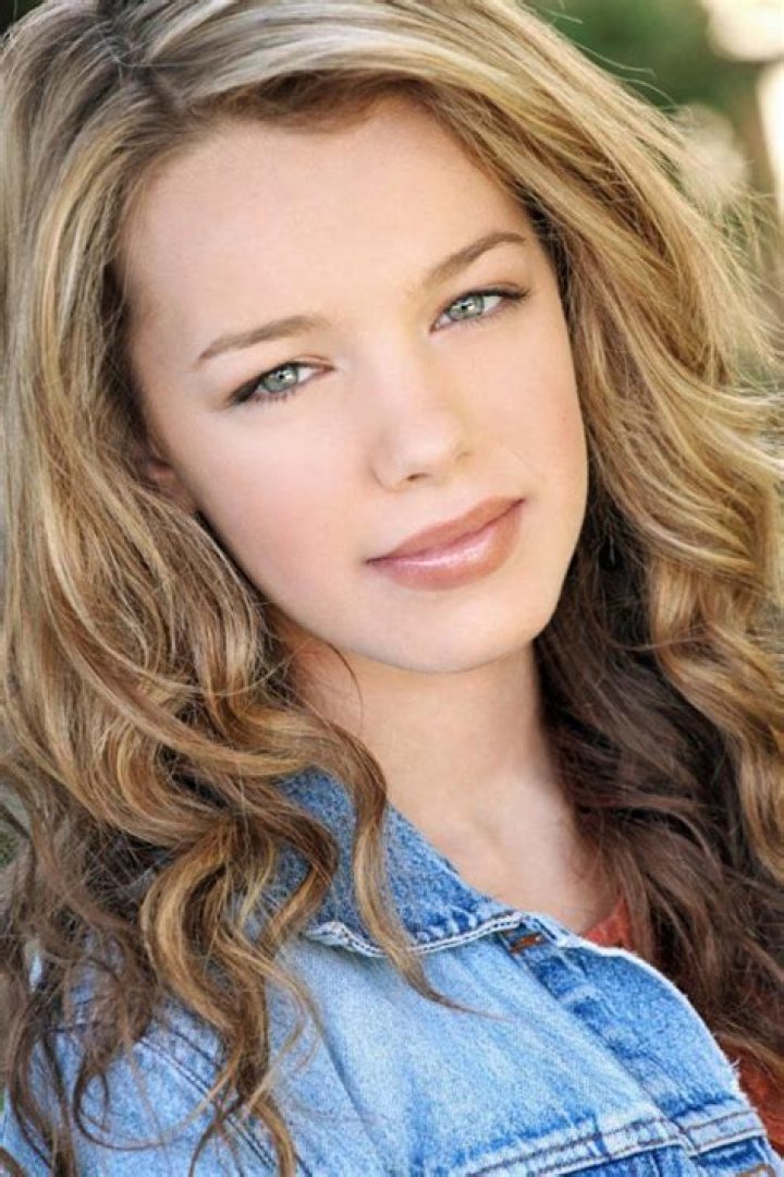 Is sadie calvano related to allison janney?