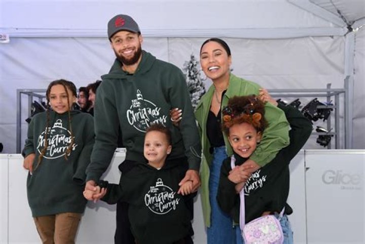 
Is Xzavion Curry Related To Steph Curry? Parents And Family Life In A Nutshell 