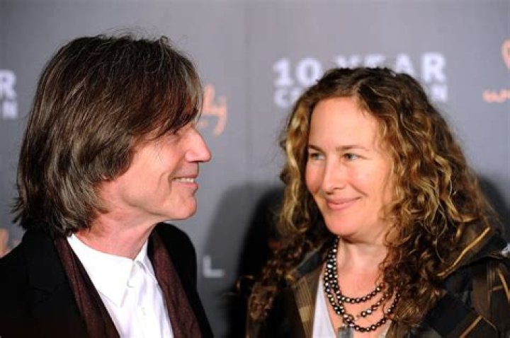 Jackson Browne is Married to Wife: Dianna Cohen.