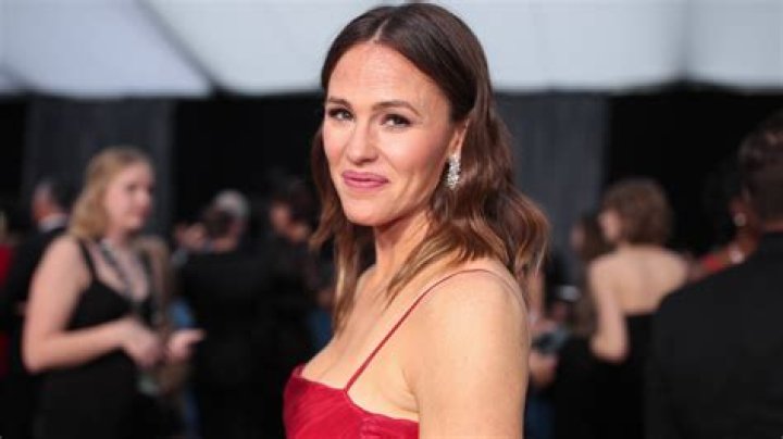 Jennifer Garner Wrote a Powerful Message to a Fan Who Asked How to Leave an Abusive Marriage