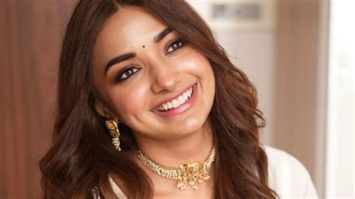 Jiya Chauhan Height, Weight, Net Worth, Age, Birthday, Wikipedia, Who, Instagram, Biography