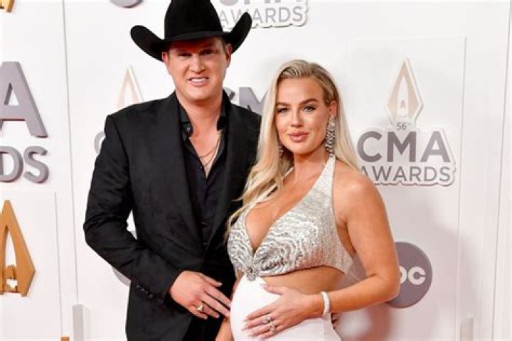 
Jon Pardi’s Wife Summer Debuts Baby Bump on the 2022 CMAs Red Carpet 