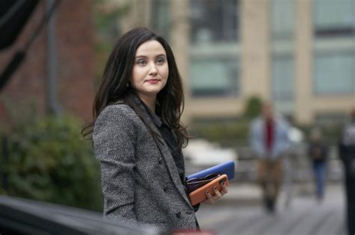 
Julia Goldani Telles Net Worth [Update 2022] – Salary Career Earnings And Assets 