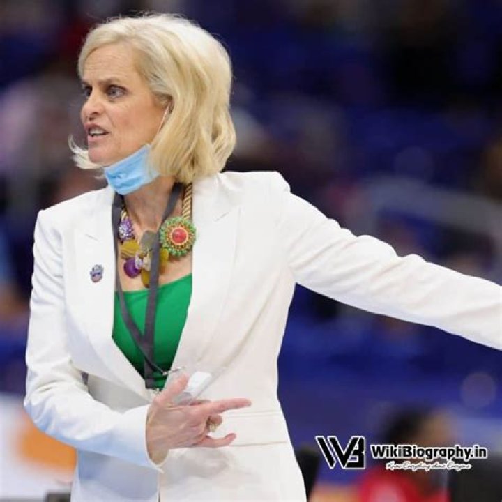Kim Mulkey Height, Weight, Net Worth, Age, Birthday, Wikipedia, Who, Nationality, Biography