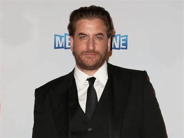 
Lachy Hulme Height, Weight, Net Worth, Age, Birthday, Wikipedia, Who, Nationality, Biography 