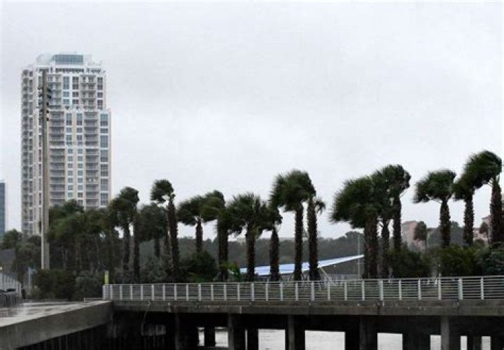 
‘Life-Threatening’ Hurricane Ian Nears Florida as Officials Warn of Catastrophic Flooding and Winds 