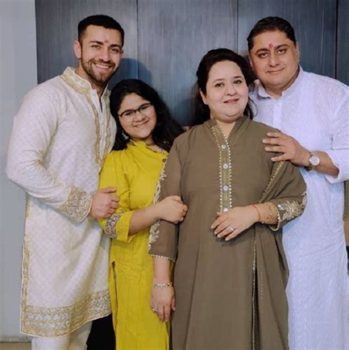 Mahir Pandhi Height, Weight, Net Worth, Age, Birthday, Wikipedia, Who, Nationality, Biography