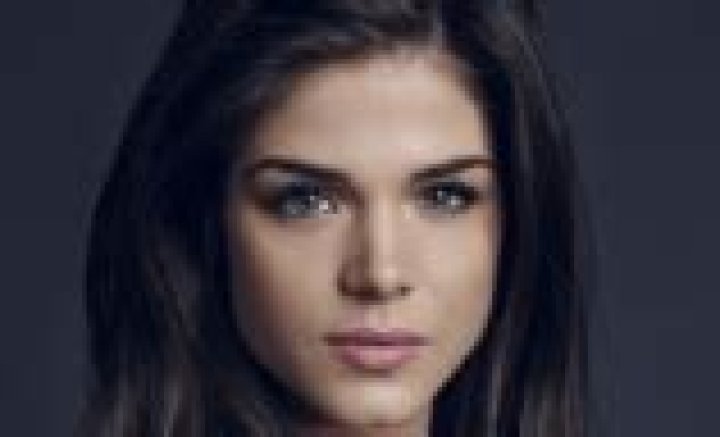 
Marie Avgeropoulos | Parents And Relationship 