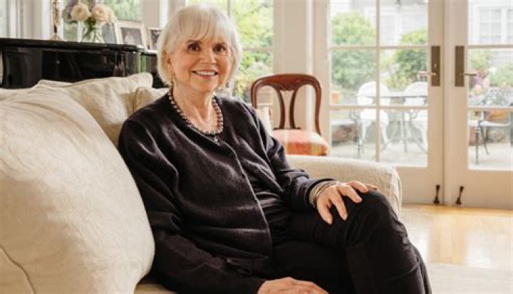 Mary Clementine Ronstadt Height, Weight, Net Worth, Age, Birthday, Wikipedia, Who, Instagram, Biography