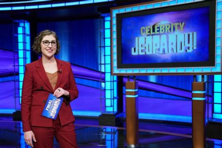 
Mayim Bialik Says Her Mom Provides Her with Fashion Feedback After Each Episode of ‘Jeopardy!’ 