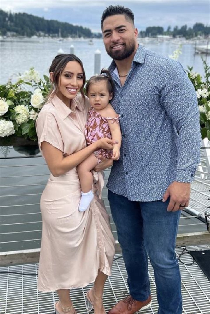 
Meet Manti Te’o Wife Jovi Nicole Engbino: Where Is Former Notre Dame Linebacker Now? 