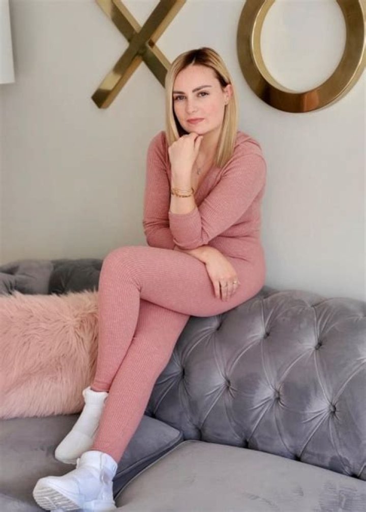 Molly Burke Height, Weight, Net Worth, Age, Birthday, Wikipedia, Who, Instagram, Biography