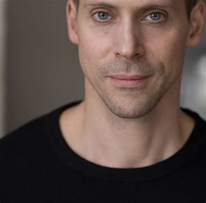 Neil Newbon is not Married to Wife. Dating Girlfriend: Saleta Losada.