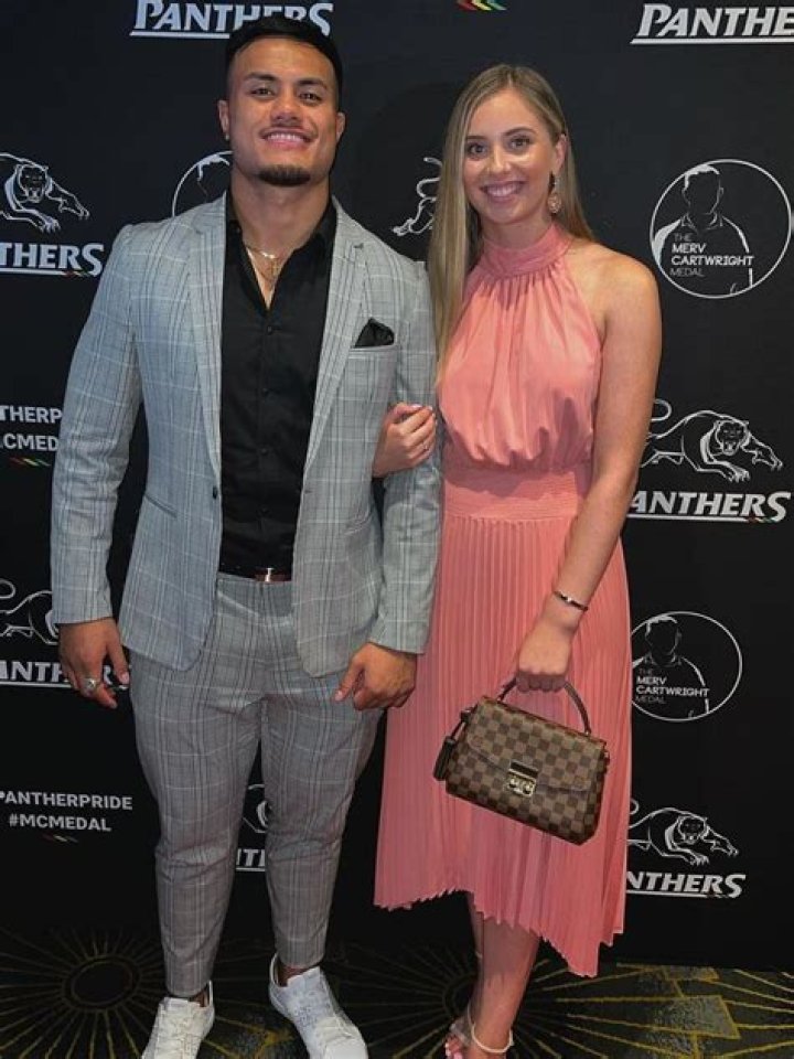 
Panthers Spencer Leniu Partner and Dating Life, Meet His Parents 