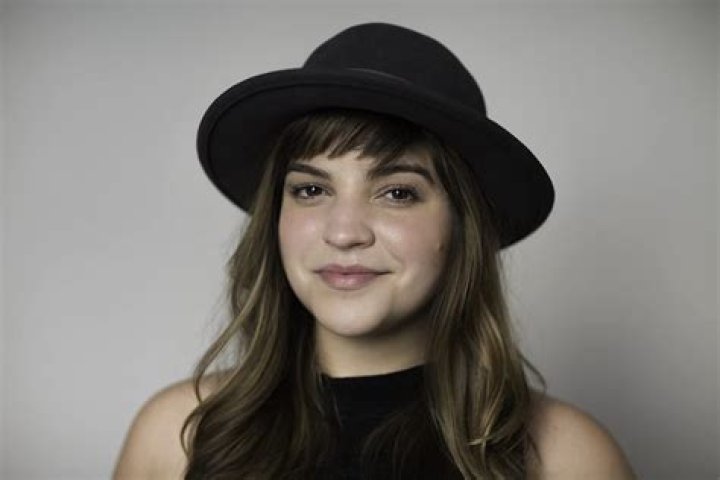 Paola Lazaro Height, Weight, Net Worth, Age, Birthday, Wikipedia, Who, Instagram, Biography