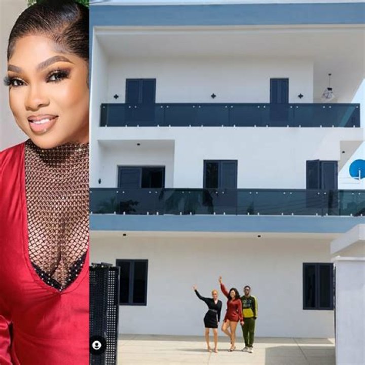 
Reactions As Actress Regina Chukwu Shared Love-up Pictures As She Celebrates Her Colleague Birthday 