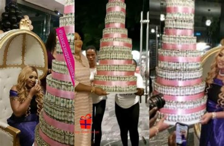 
Rita Daniels Brings Daughter, Regina Daniels To Tears As She Surprises Her With Huge Dollar Cake 