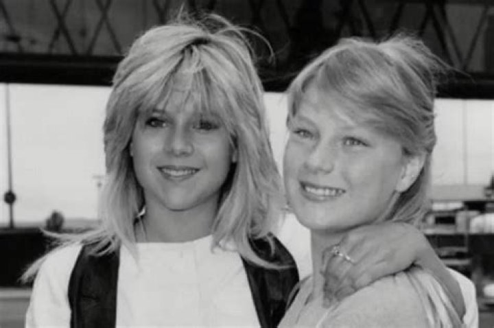
Sam Fox Sister Vanessa Died Of Heart Attack In Hospital | Parents And Siblings 