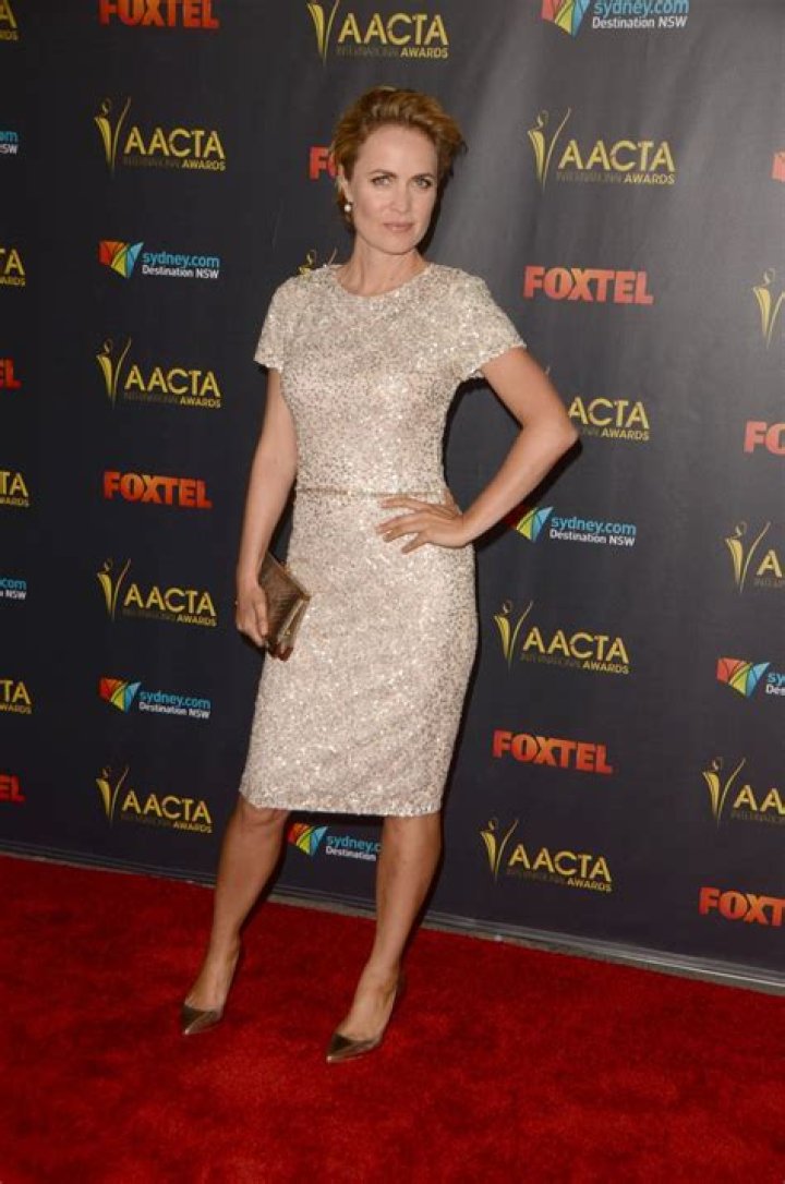 Shay Mitchell Height, Weight, Net Worth, Age, Birthday, Wikipedia, Who, Instagram, Biography