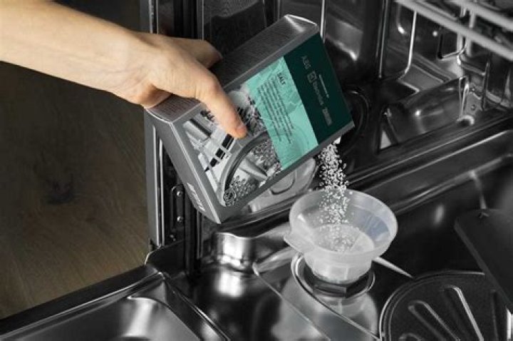 Should salt compartment in dishwasher be full of water?