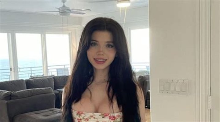 
Siena Mirabella Height, Weight, Net Worth, Age, Birthday, Wikipedia, Who, Nationality, Biography 