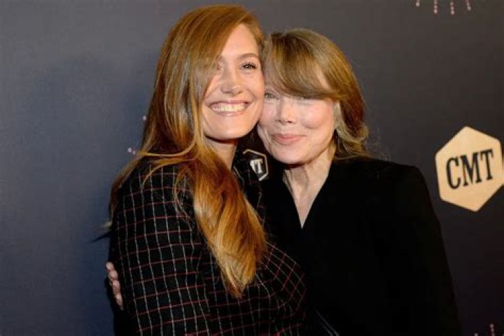 
Sissy Spacek’s Daughter Schuyler Fisk Recalls Playing ‘Rough’ with Mom’s Oscar Growing Up 