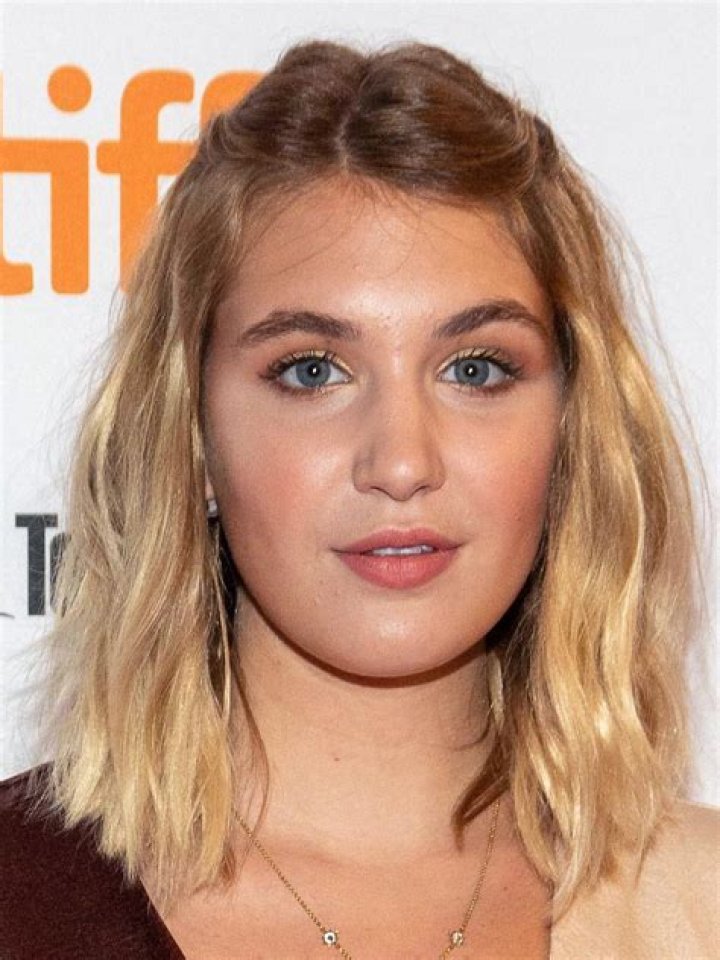 Sophie Nélisse Height, Weight, Net Worth, Age, Birthday, Wikipedia, Who, Nationality, Biography
