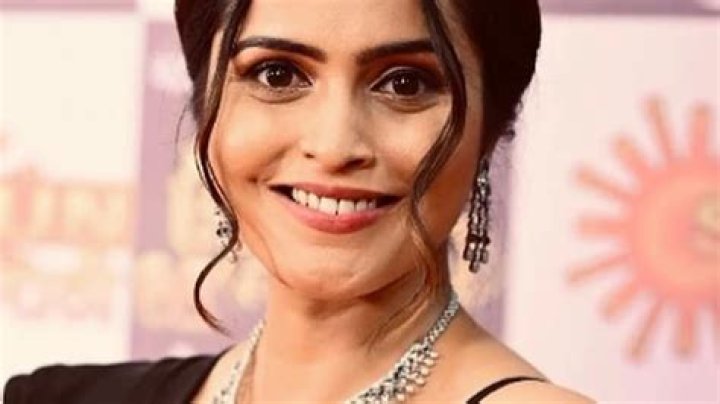 Surabhi Hande Height, Weight, Net Worth, Age, Birthday, Wikipedia, Who, Instagram, Biography