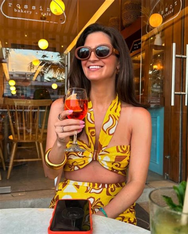 Suzzane Collins Height, Weight, Net Worth, Age, Birthday, Wikipedia, Who, Instagram, Biography