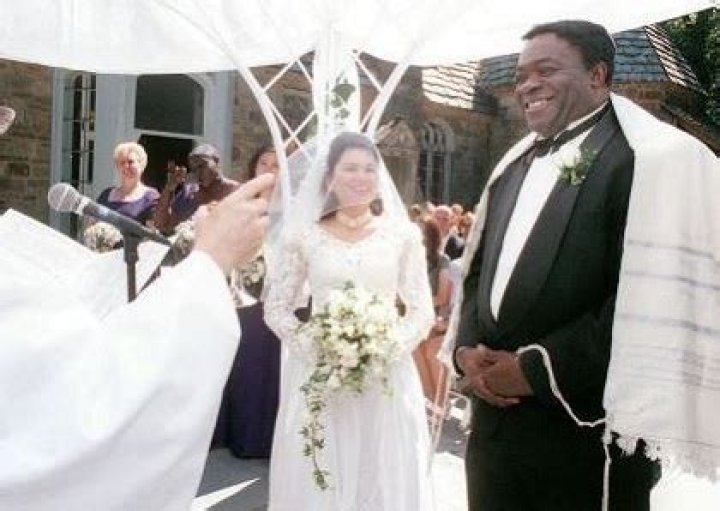 Tessie Sinahon Height, Weight, Net Worth, Age, Birthday, Wikipedia, Who, Instagram, Biography