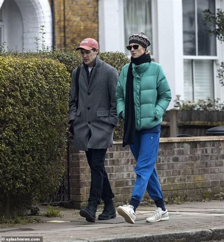 ‘The Crown Actress’ Elizabeth Debicki Is Spotted With A New Boyfriend Kristian Rasmussen In London