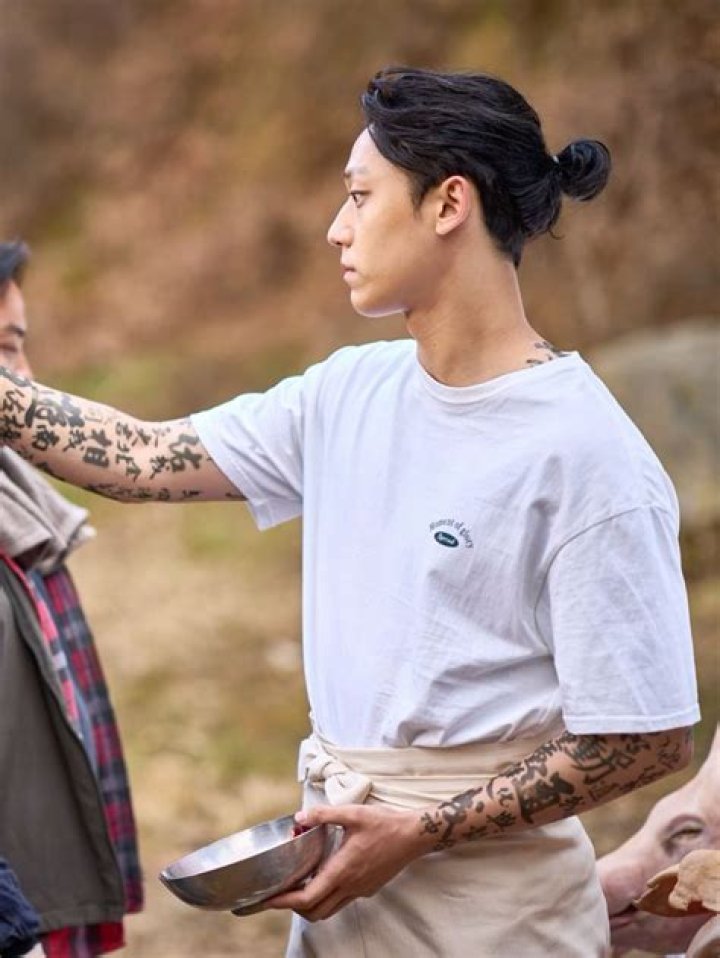 
The Glory: How Many Tattoo Does Lee Do Hyun Have? Their Meaning And Design 