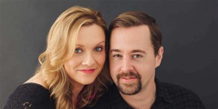 
The Untold Truth About Sean Murray’s Wife Carrie James 