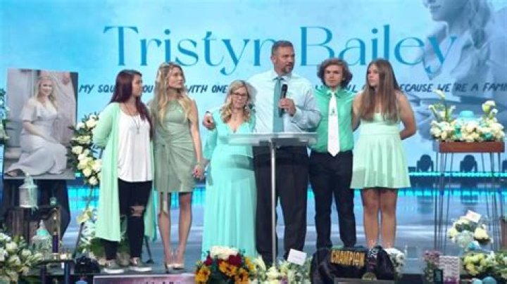 
Tristyn Bailey family: Who is sister Alexis Bailey, mother Stacy Bailey and father Cory Bailey 
