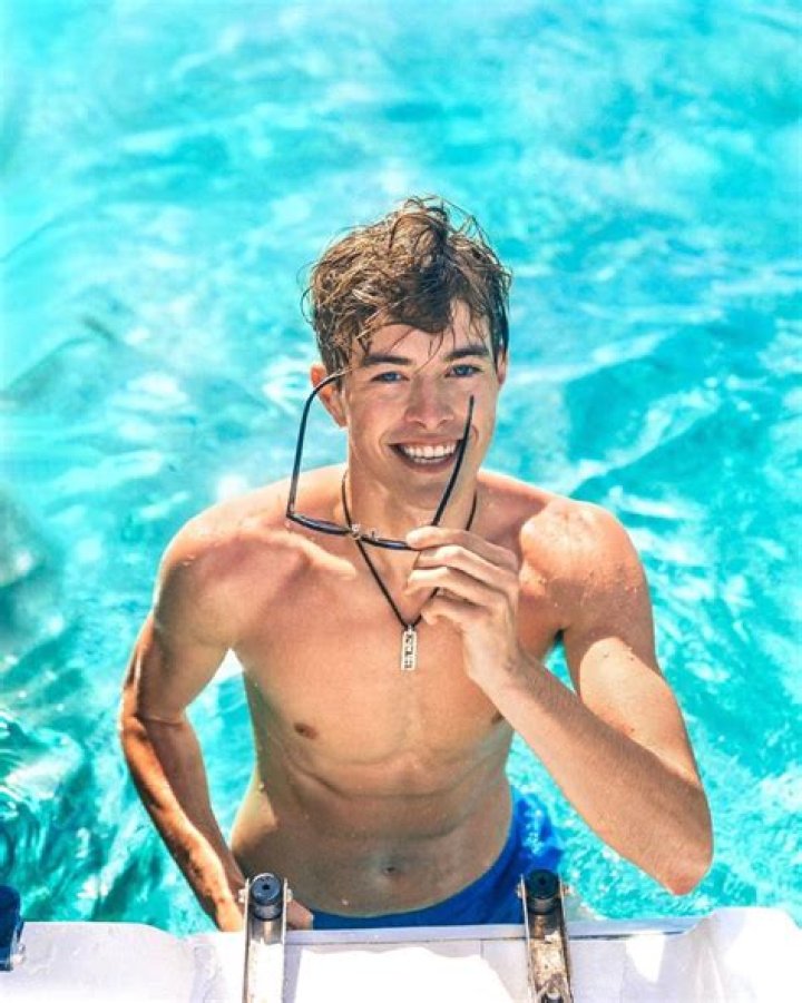 
Tyler Hutchins Height, Weight, Net Worth, Age, Birthday, Wikipedia, Who, Nationality, Biography 