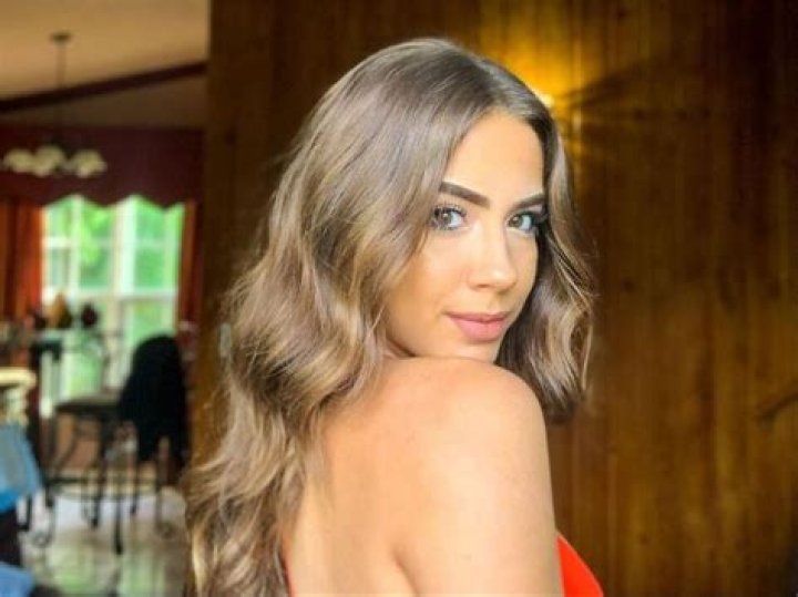 Vanessa Valladares Height, Weight, Net Worth, Age, Birthday, Wikipedia, Who, Instagram, Biography