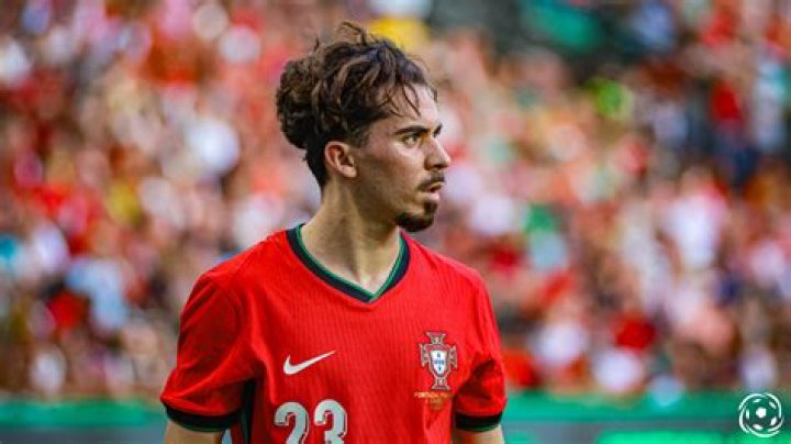 
Vitinha – Vítor Ferreira Height, Weight, Net Worth, Age, Birthday, Wikipedia, Who, Nationality, Biography 