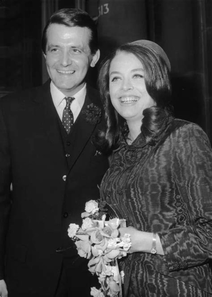 Was John M Lee Married To Lynda Baron At The Time Of Her Death? Divorce, Children And Family