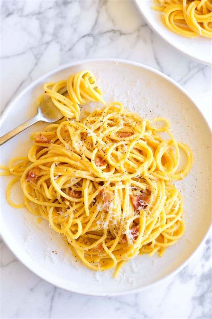 What's in carbonara pasta?
