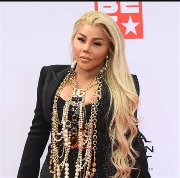 What Does Lil Kim Look Like Now? Body Measurements And Husband In 2022