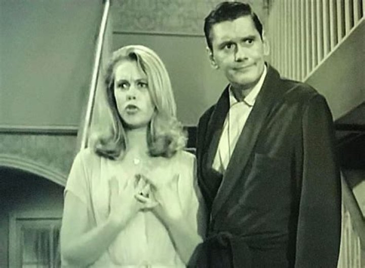 What happened to the first darrin on bewitched?