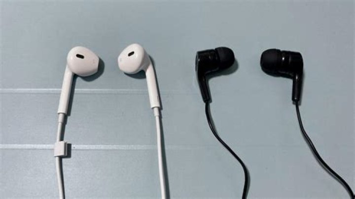What is single driver earphones?