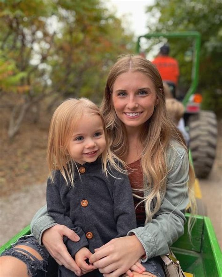 
What Is the Purpose of the Wren Eleanor Story? On Reddit, Mother Jacquelyn receives criticism. 