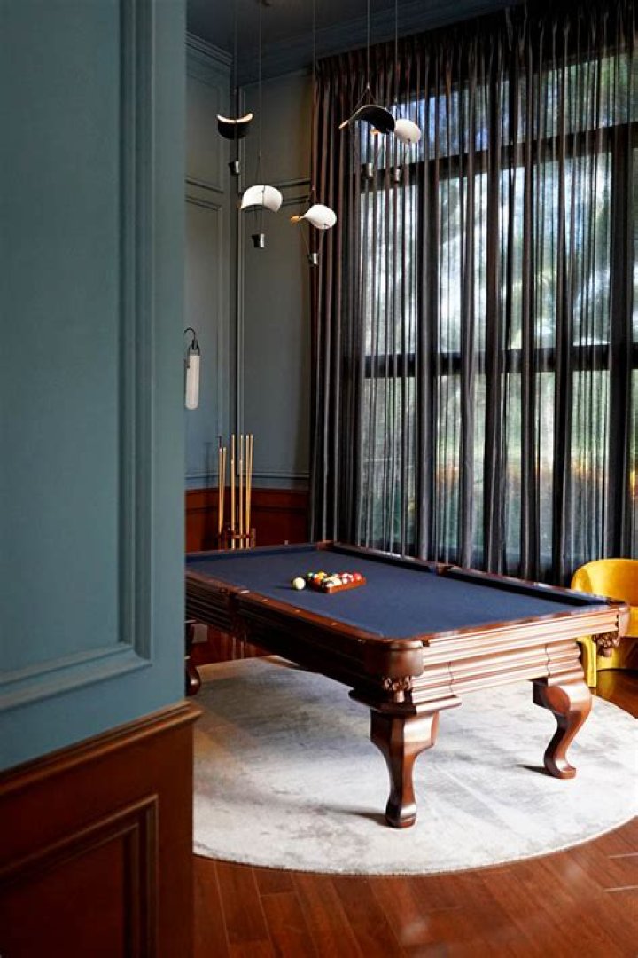 What us a pool room?