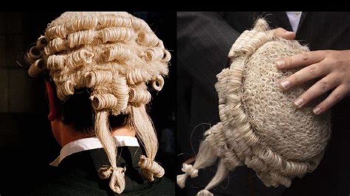 When do barristers wear wigs?