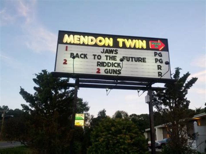 When does mendon drive in close?