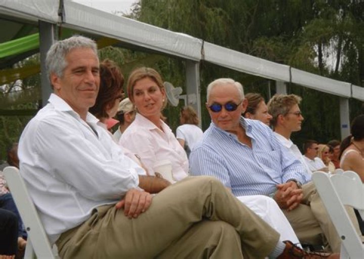 
Where Is Les Wexner Now – Is He Still Alive Or Dead? Details About The Former Victoria’s Secret CEO 