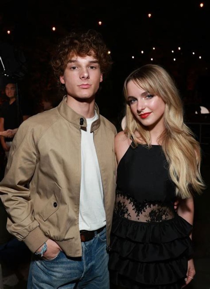 
Who are Mason Coles Parents? Mason Cole Biography, Parents Name, Nationality and More 