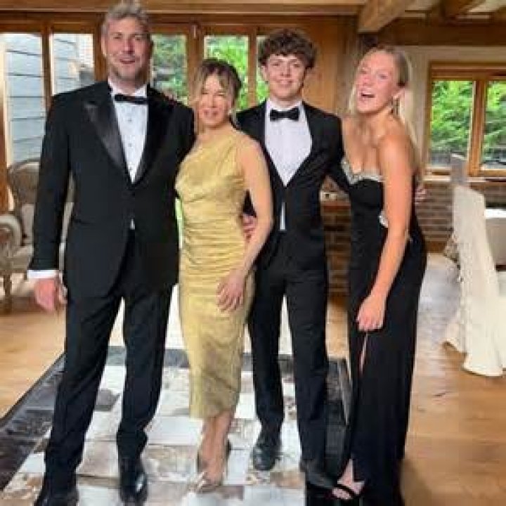 
Who are Olen Zellwegers Parents? Olen Zellweger Biography, Parents Name, Nationality and More 